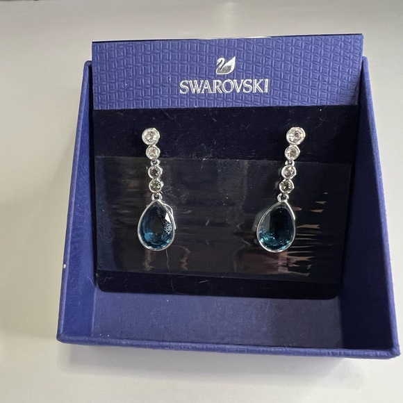 Swarovski Crystal Dangle Pierced Earrings w/ Sapphire Blue Stone - Picture 1 of 6
